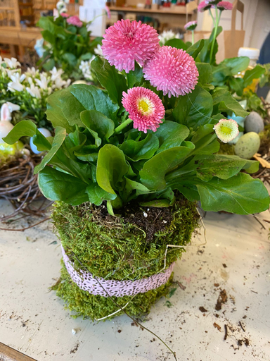 Blumen machen Freude - Osternest gestalten